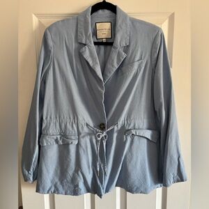 🟢BAGATELLE NY.  Soft blue casual blazer padded shoulder, button and tie